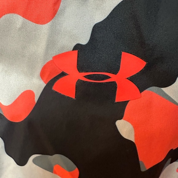 UNDER ARMOUR | Youth Large Pull Over Windbreaker With Packable Hood - Picture 5 of 6